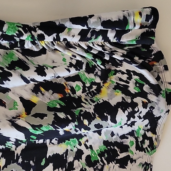 PLANET V-SHAPE 3/4 SLEEVE TOP - Picture 2 of 9